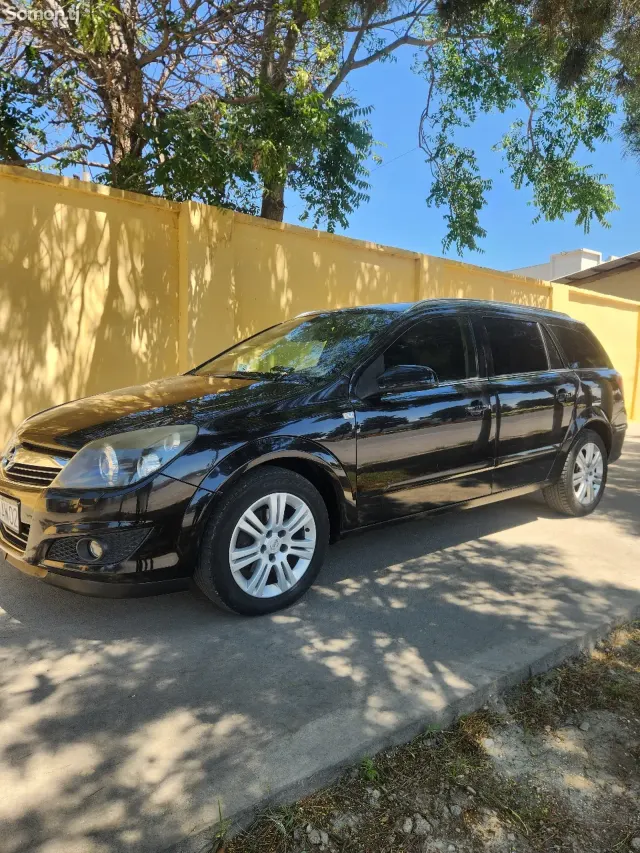Opel Astra H 2008 · 1.8 MT