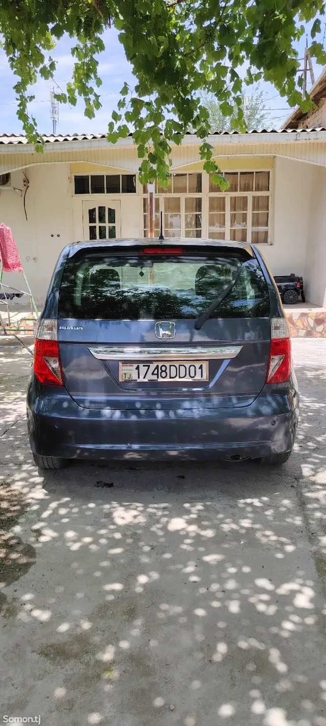 Honda FR-V 2006 · 1.8 MT