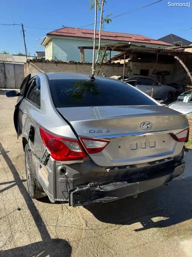 Hyundai Sonata 2011 · 2.0 AT