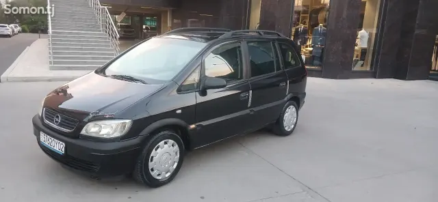 Opel Zafira 2000 · 1.6 MT
