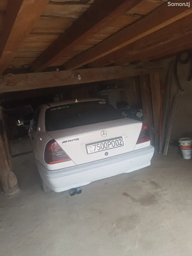 Mercedes-Benz C class 1997 · 2.2 MT