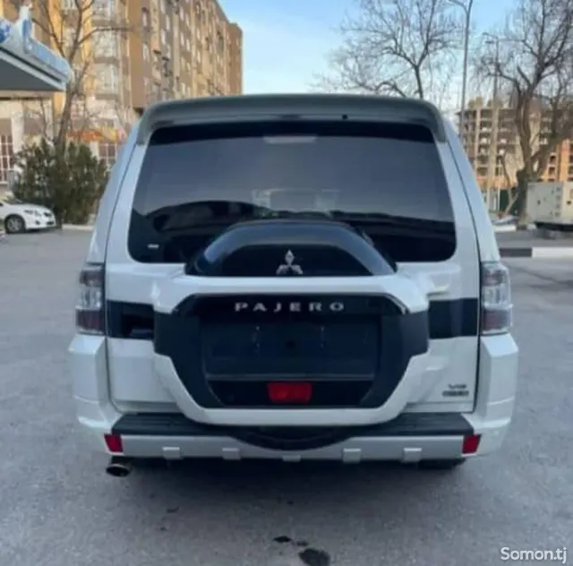 Mitsubishi Pajero 2016 · 3.2 AT