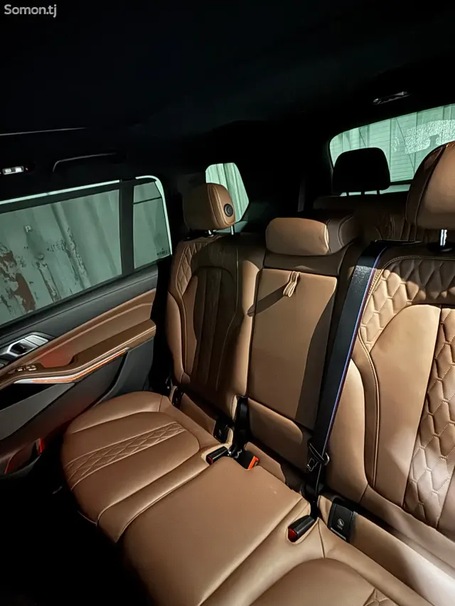 BMW X7 2025 · 4.0 AT