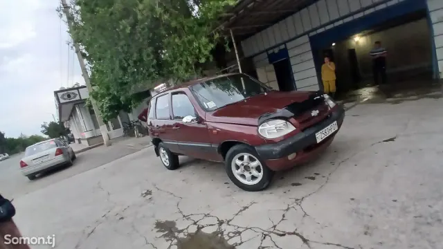 Chevrolet Niva 2004 · 1.6 MT