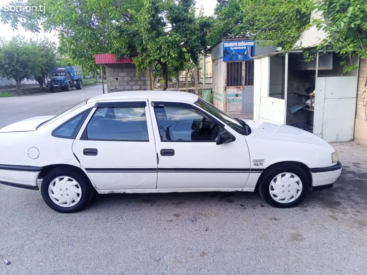 Opel Vectra A 1992 · 1.6 MT