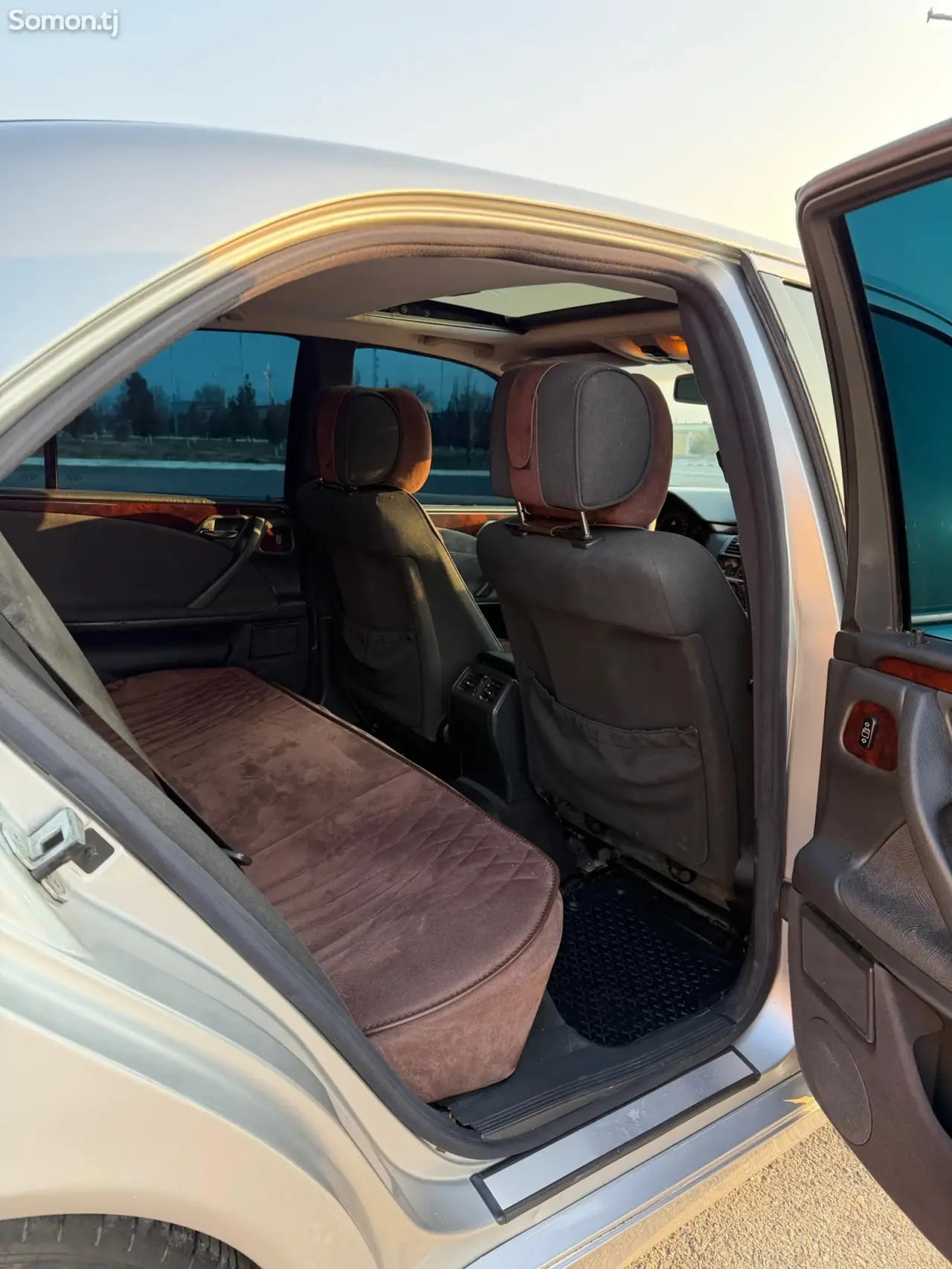 Mercedes-Benz E class 2000 · 3.2 AT