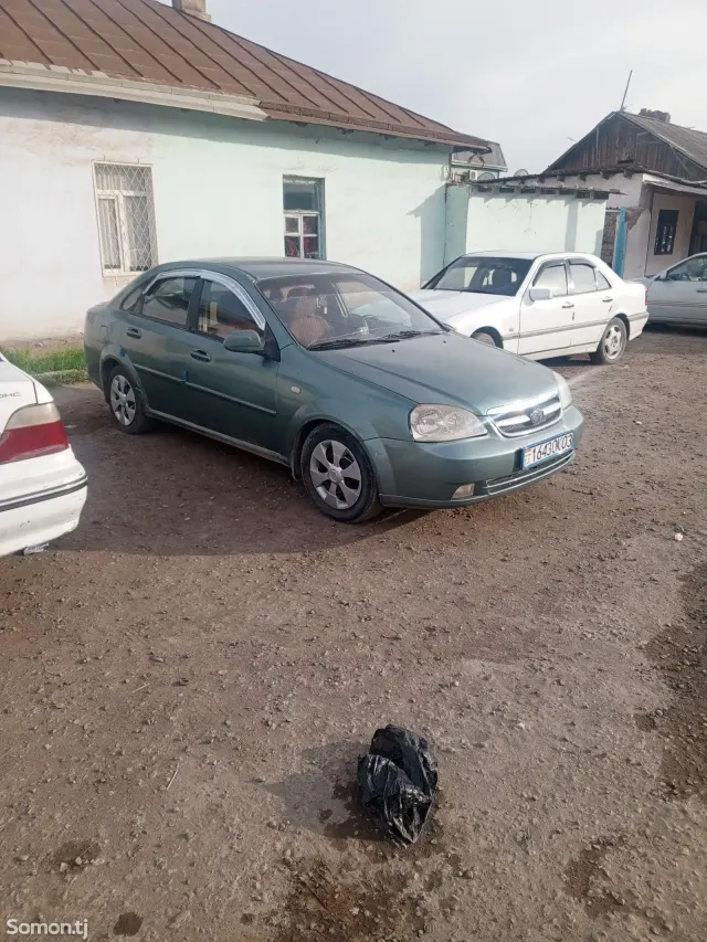Chevrolet Lacetti 2004 · 1.6 MT