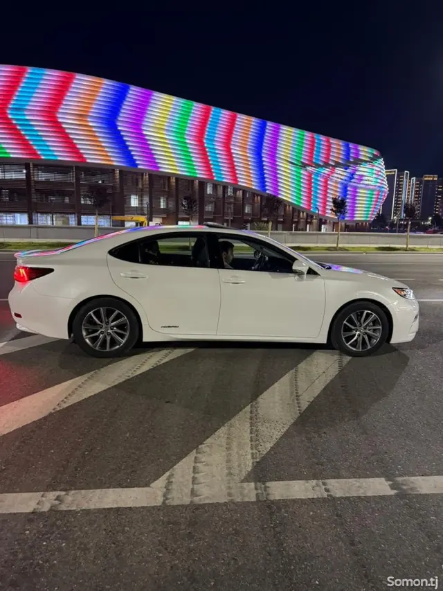 Lexus ES series 2017 · 2.5 AT