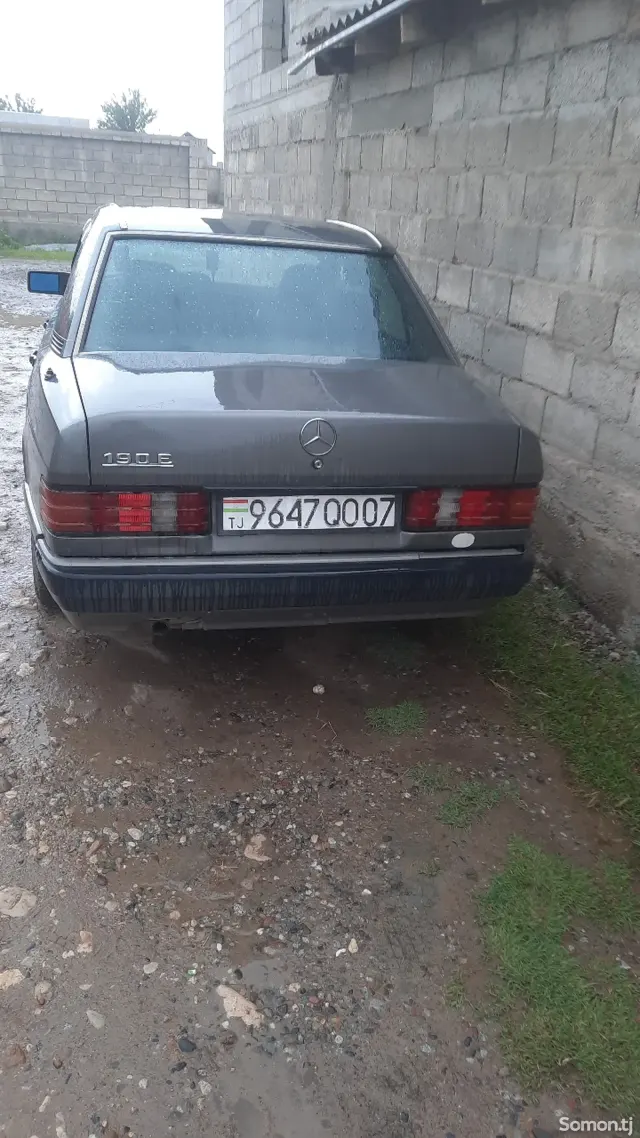 Mercedes-Benz W201 1990 · 2.0 MT