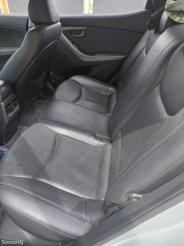 Hyundai Avante 2014 · 1.6 AT