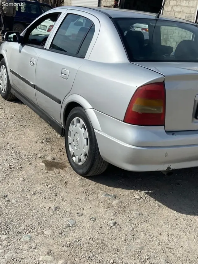 Opel Astra G 1999 · 1.6 MT