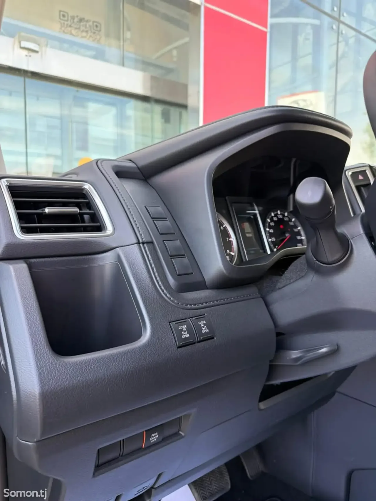 Toyota HiAce 2025 · 3.5 AT