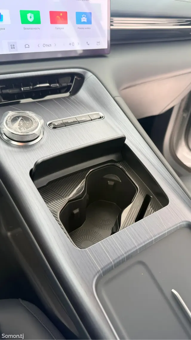 Geely Galaxy E5 2025 · AT