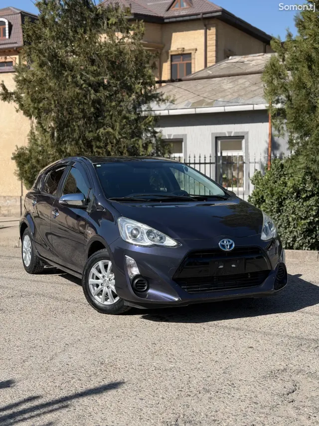 Toyota Aqua 2015 · 1.5 AT