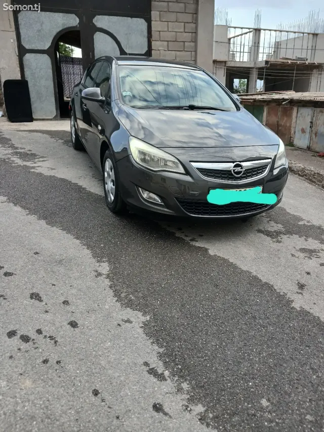 Opel Astra J 2011 · 1.7 MT