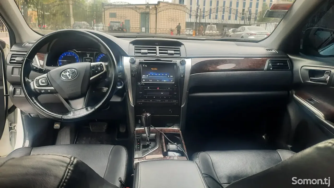 Toyota Camry 2015 · 2.5 AT