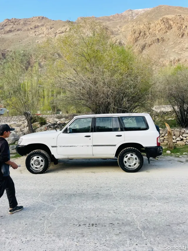 Nissan Patrol 2003 · 4.2 MT