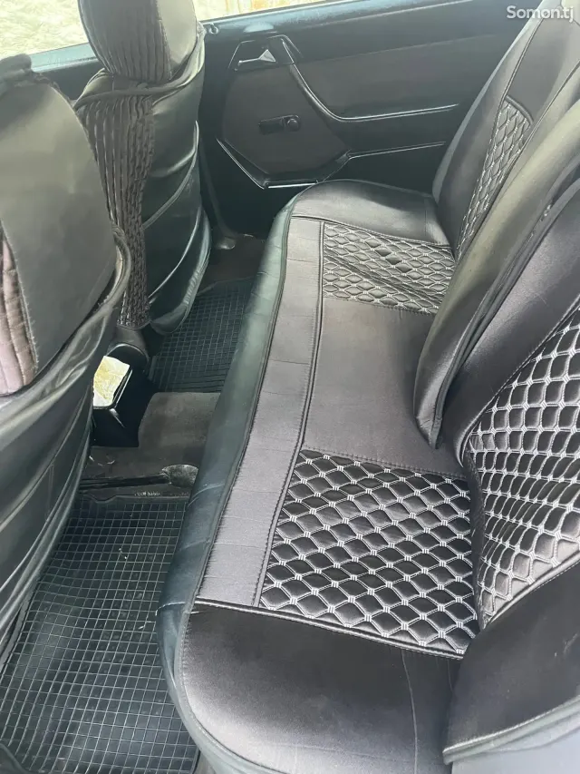 Mercedes-Benz W124 1987 · 2.0 MT