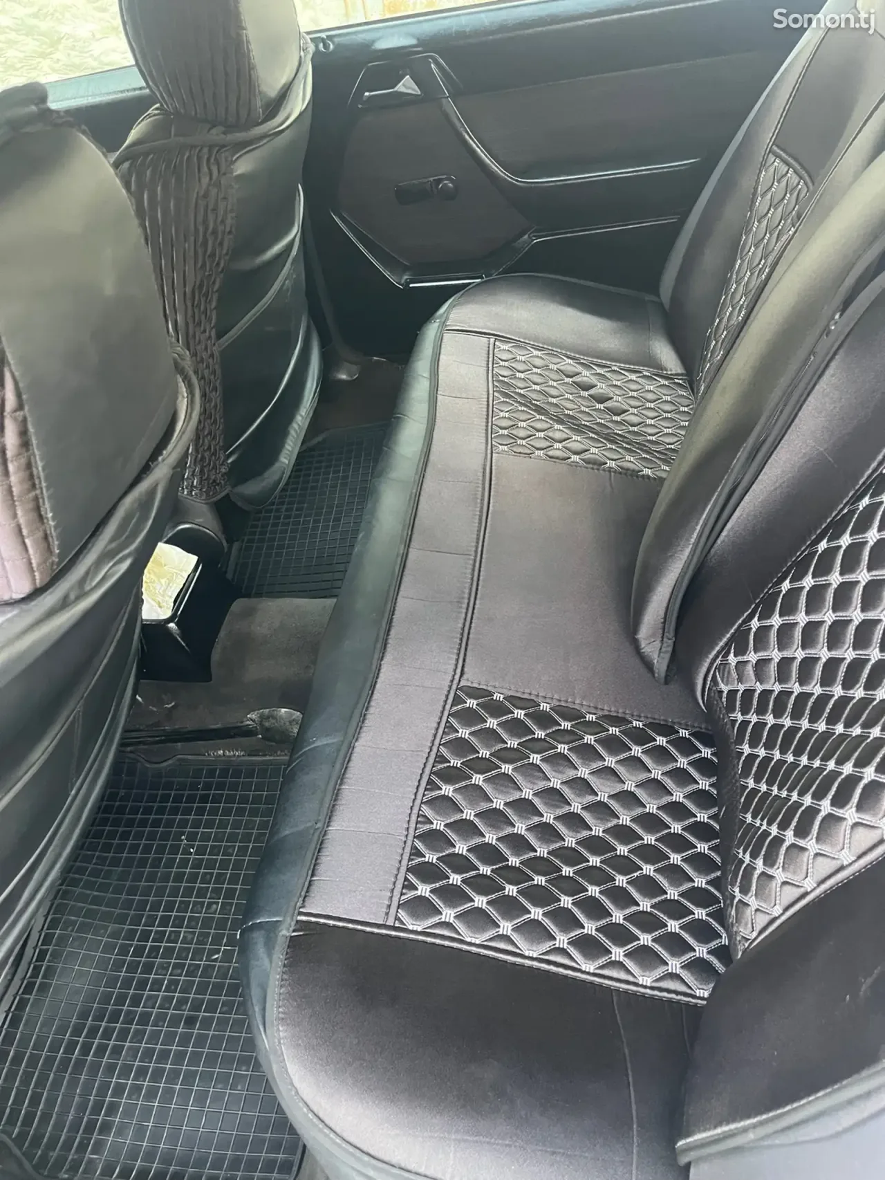 Mercedes-Benz W124 1987 · 2.0 MT