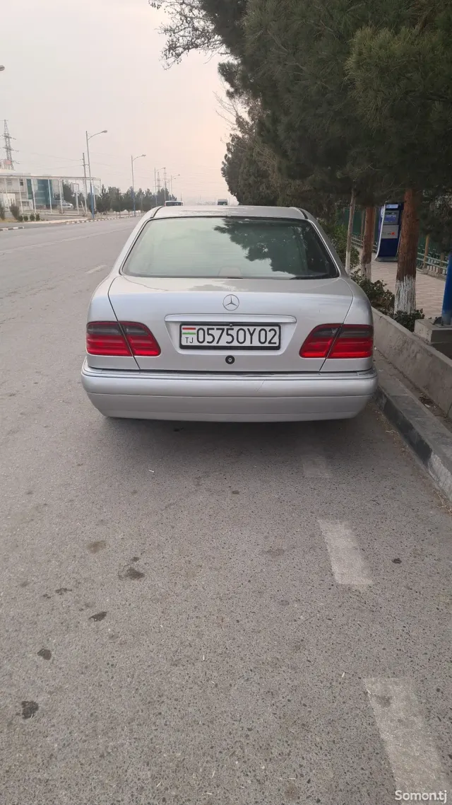 Mercedes-Benz E class 1996 · 2.3 AT