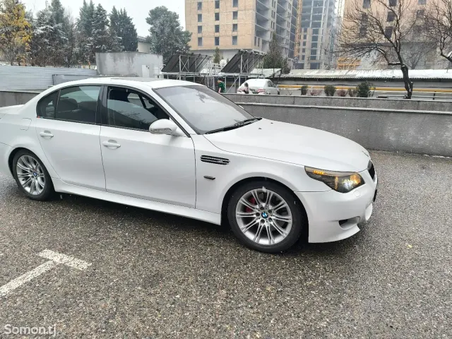 BMW 5 series 2004 · 4.4 AT
