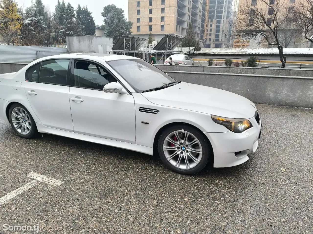 BMW 5 series 2004 · 4.4 AT