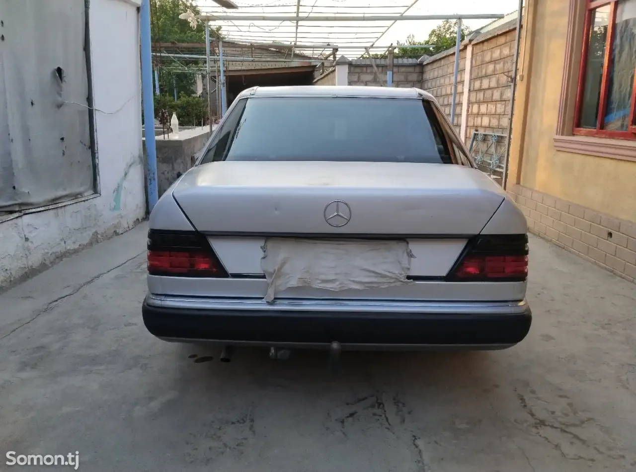 Mercedes-Benz W124 1991 · 2.0 MT