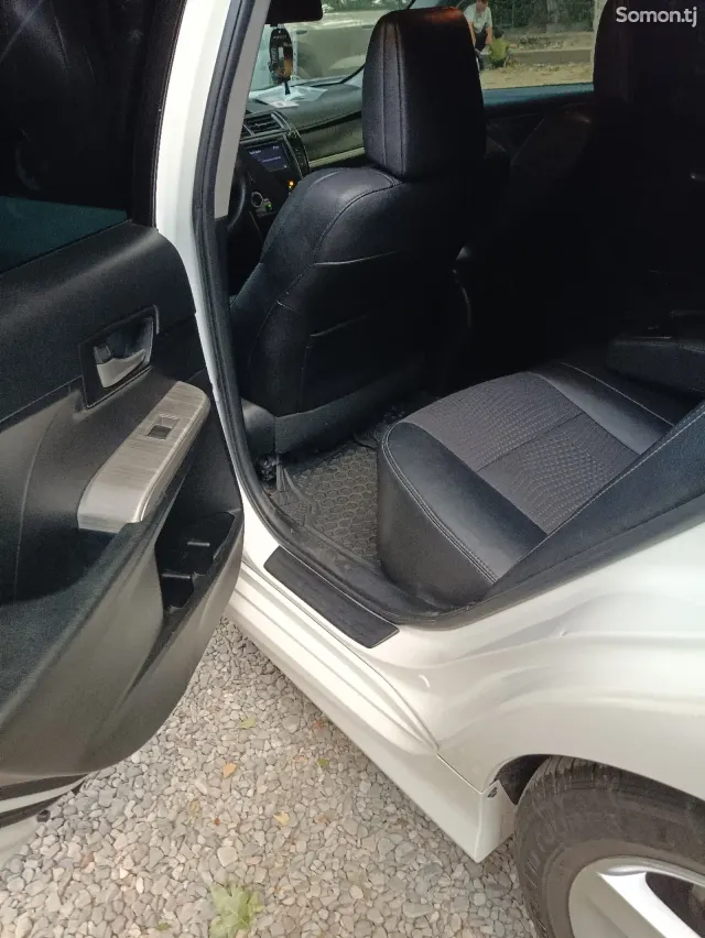 Toyota Camry 2013 · 2.5 AT