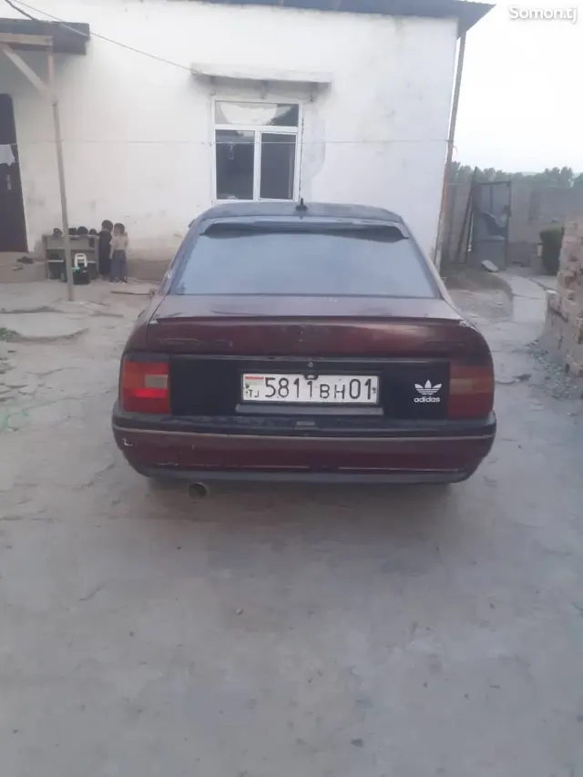 Opel Vectra A 1993 · 1.6 MT