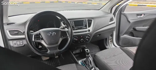 Hyundai Solaris 2022 · 1.6 AT
