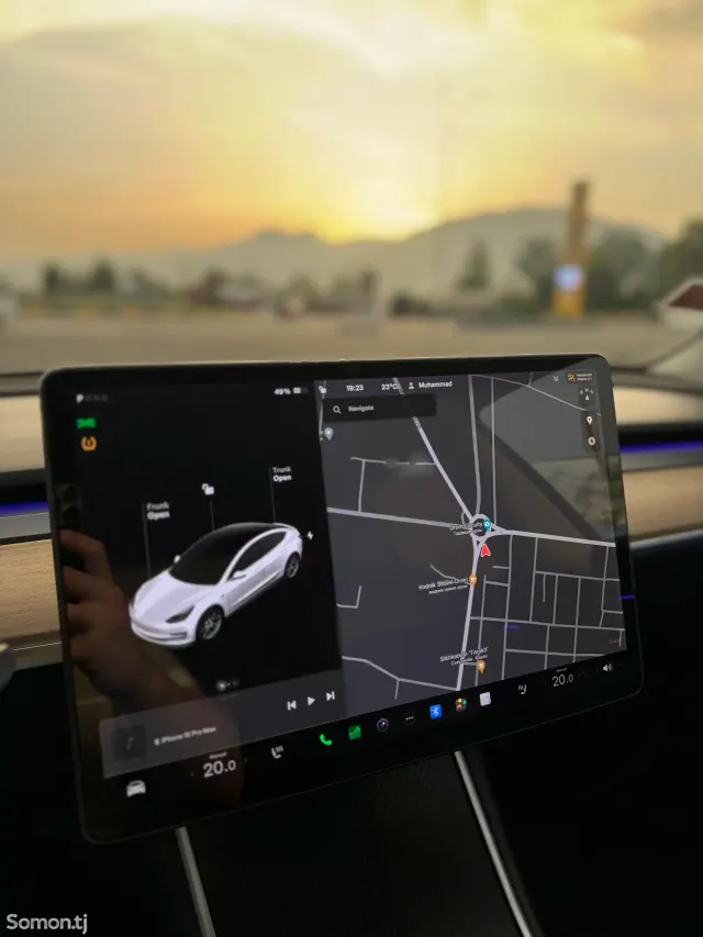 Tesla Model 3 2021 · AT