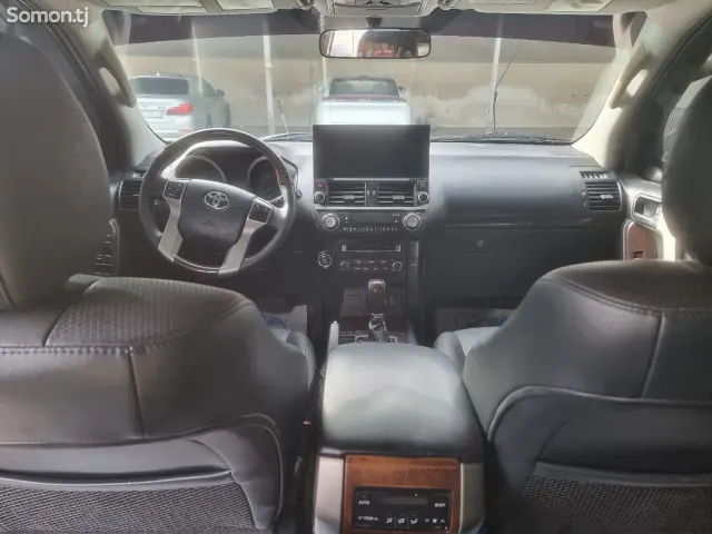Toyota Land Cruiser Prado 2013 · 0.4 AT