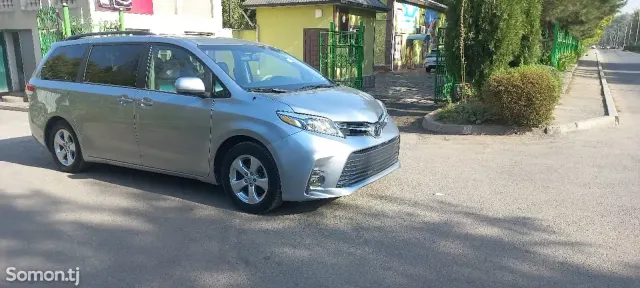 Toyota Sienna 2014 · 3.5 AT