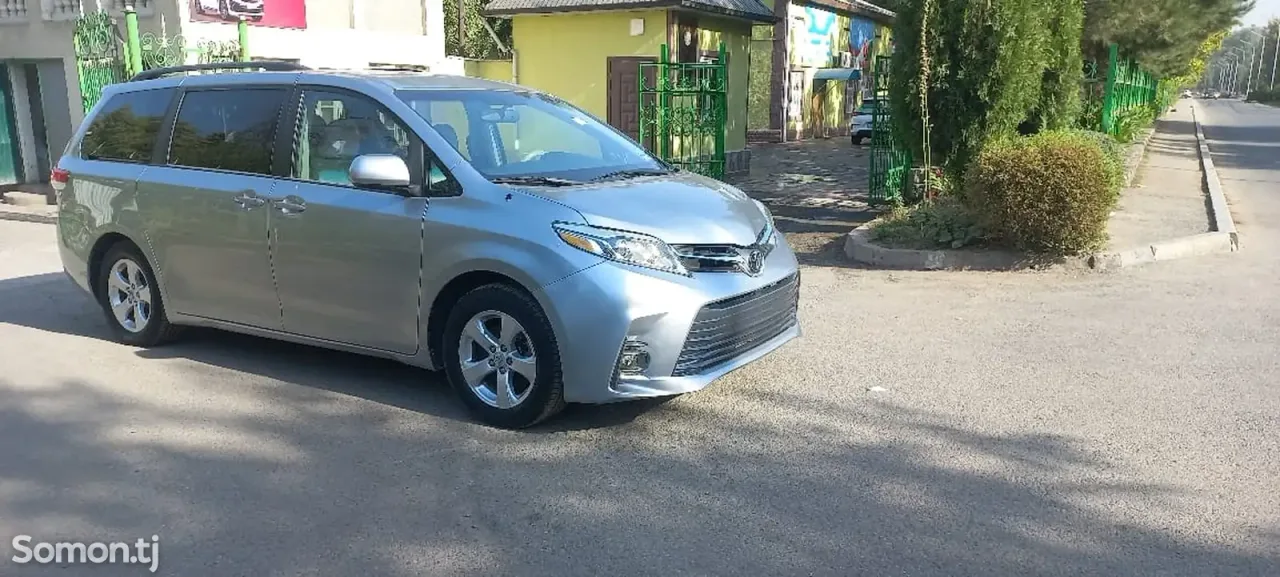 Toyota Sienna 2014 · 3.5 AT