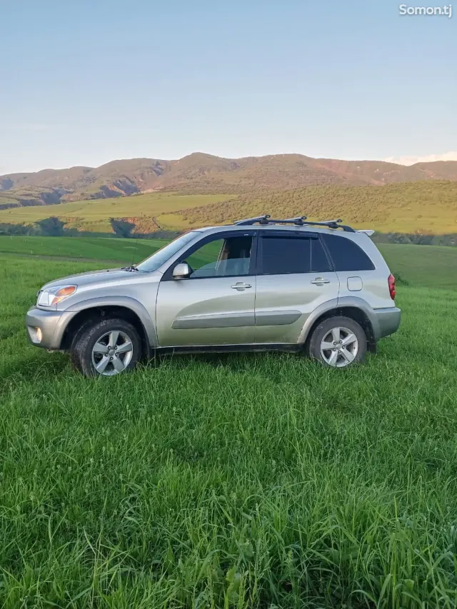 Toyota RAV 4 2004 · 2.4 AT