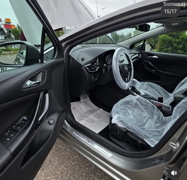 Opel Astra K 2016 · 1.4 AT