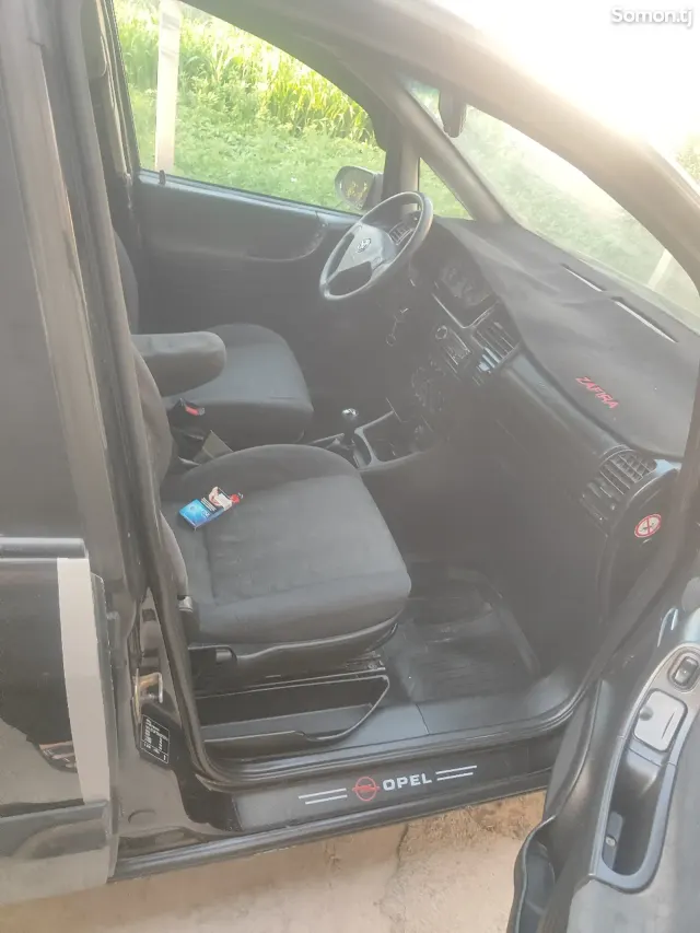 Opel Zafira 1999 · 1.8 MT