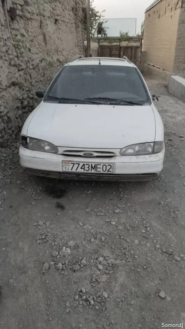 Ford Mondeo 1996 · 1.8 MT
