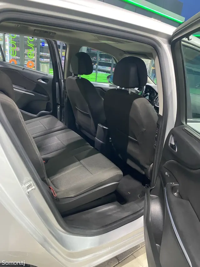 Opel Zafira 2014 · 1.6 MT