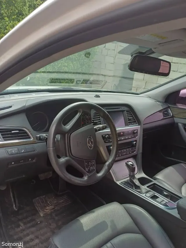 Hyundai Sonata 2015 · 2.0 AT