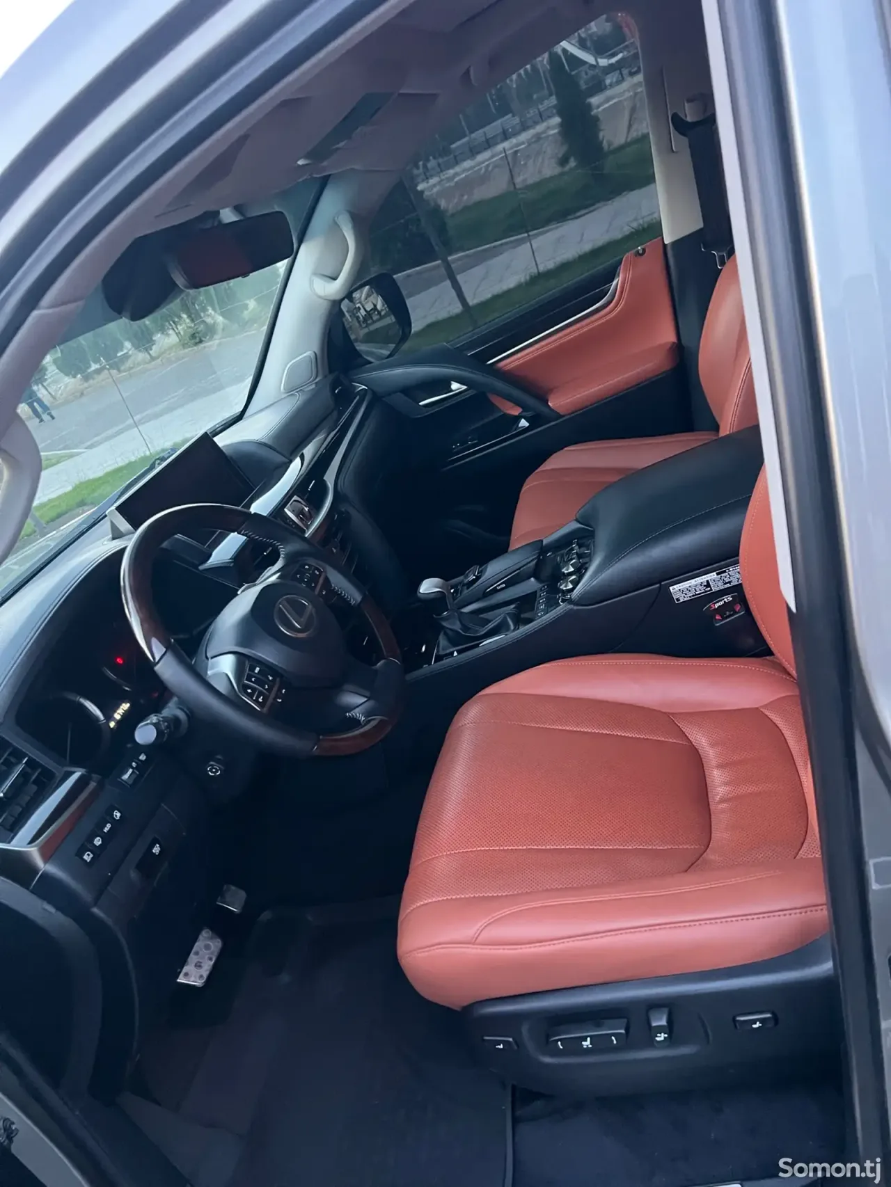 Lexus LX series 2017 · 5.7 AT