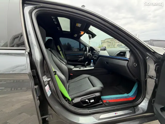 BMW 3 series 2018 · 2.0 AT