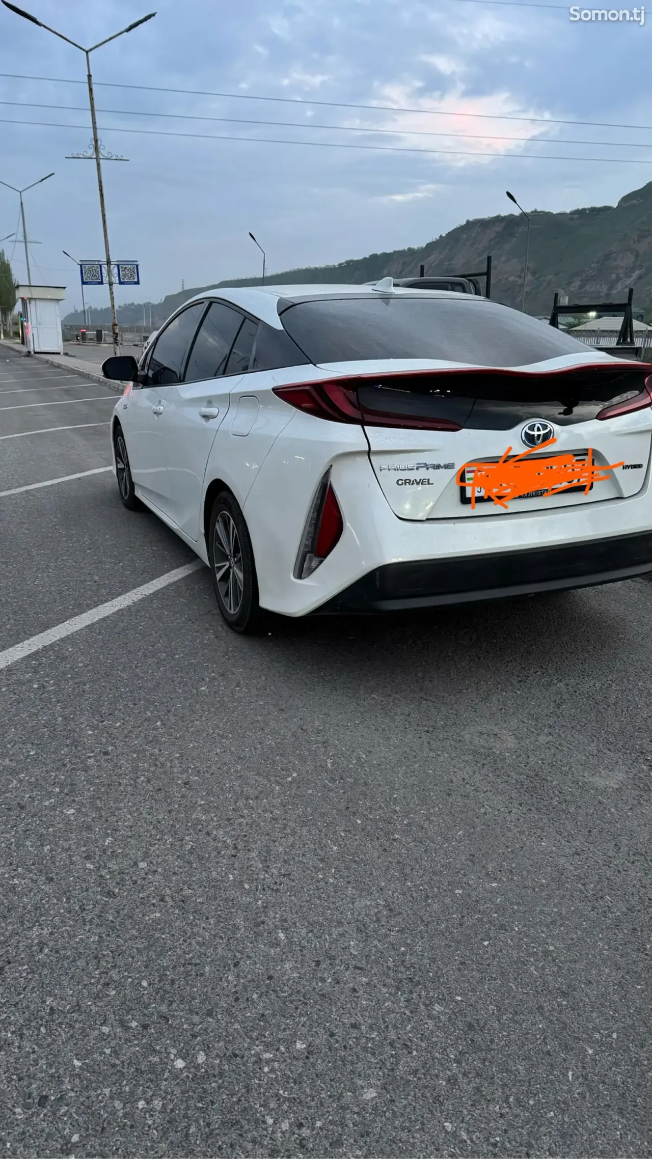 Toyota Prius 2018 · 1.8 AT