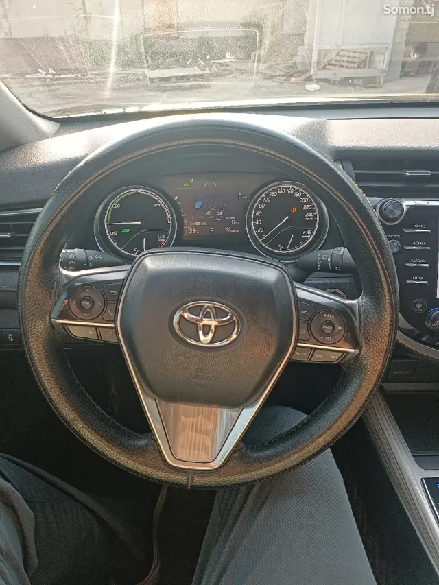 Toyota Camry 2019 · 2.5 AT