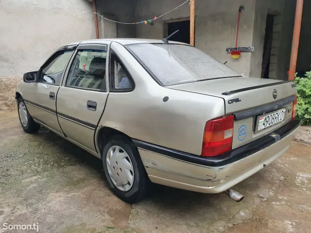 Opel Vectra A 1991 · 1.6 MT