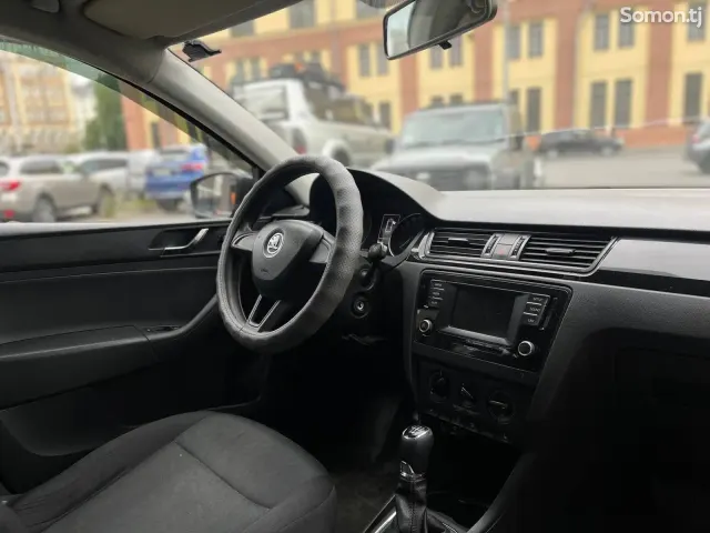 Skoda Rapid 2015 · 1.6 MT