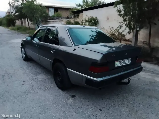 Mercedes-Benz W124 1992 · 2.0 MT