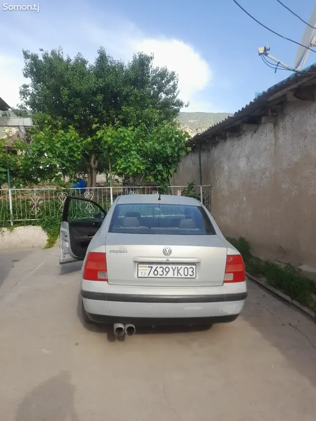 Volkswagen Passat 2003 · 1.8 MT