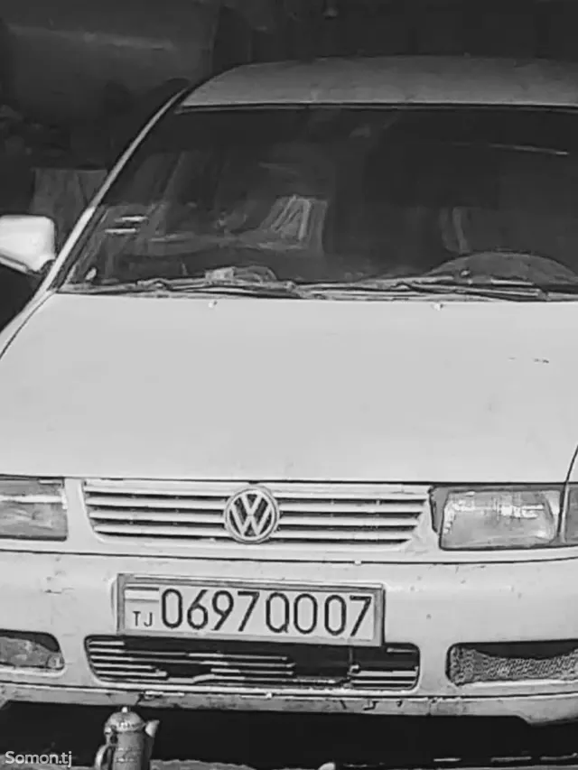 Volkswagen Polo 1999 · 1.6 MT