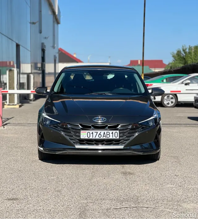 Hyundai Elantra 2023 · 2.0 AT